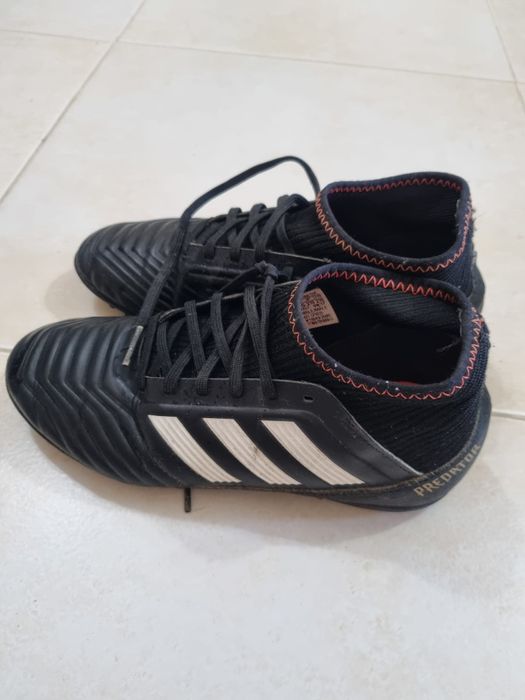 Sapatos Adidas tamanho 35