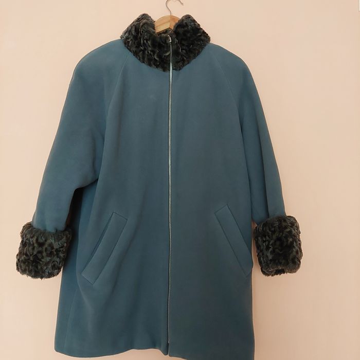 Zielony płaszcz damski