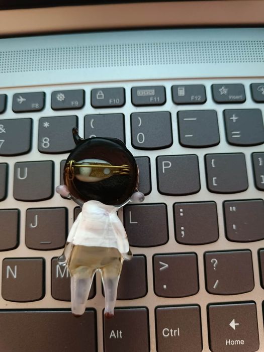 Broszka p. Marty Misiuro