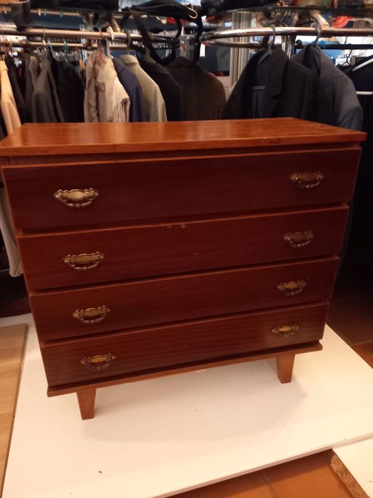 Comoda em madeira vintage