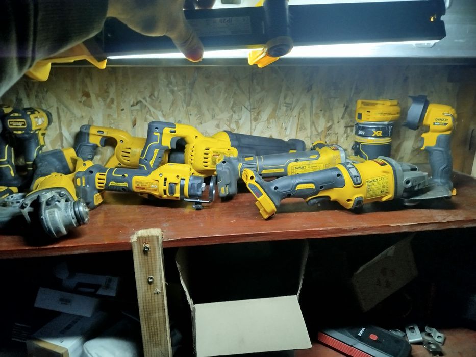 Dewalt інструмент