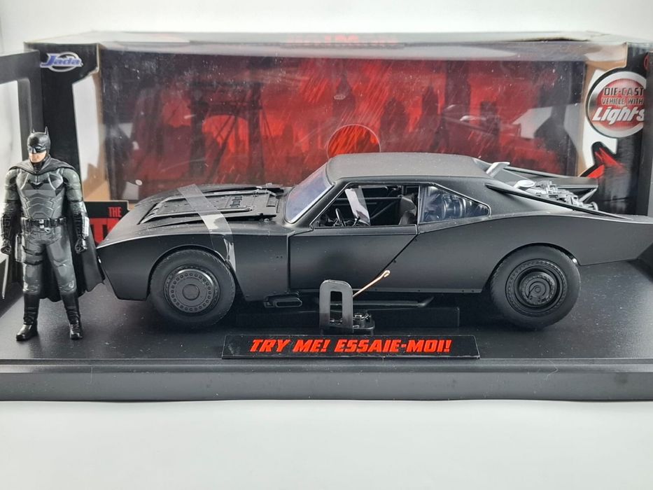 Jada BATMOBILE z figurką Batmana  1:18