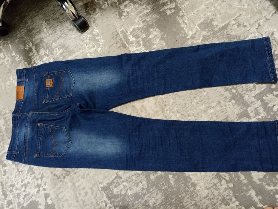 Продам джинси на хлопця