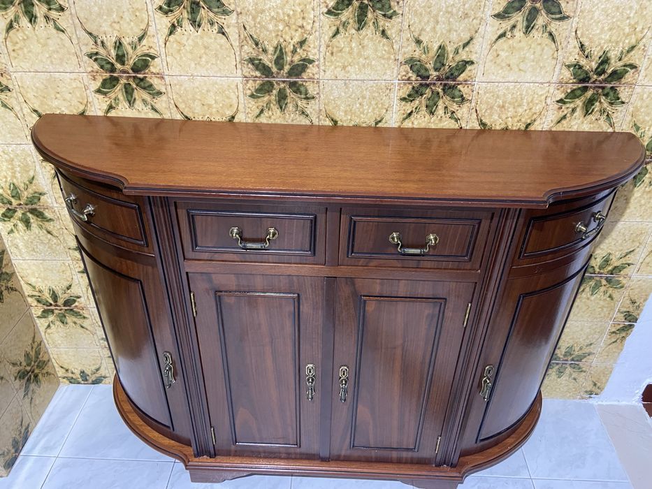 Móvel aparador/sapateira em cerejeira