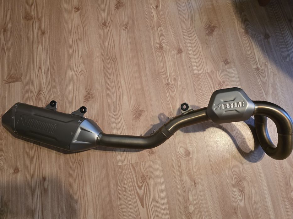 Kompletny Tytanowy układ wydechowy Akrapovič "Racing Line" KTM EXC-F 4