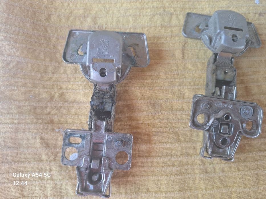 Puxadores e dobradiças