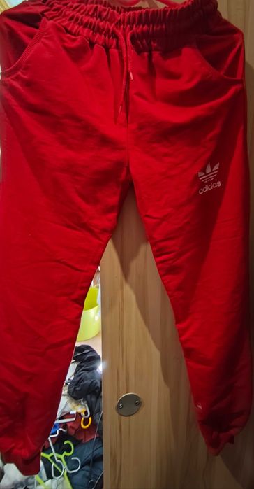 Spodnie damskie jeansy i legginsy