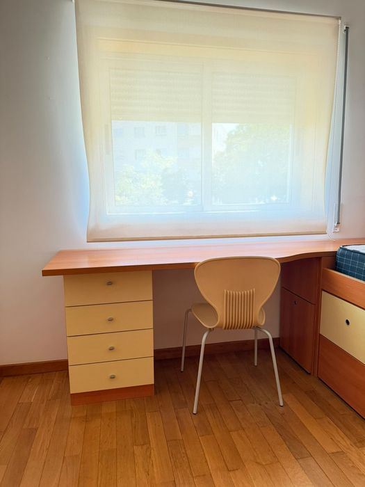 Quarto solteiro, com duas camas