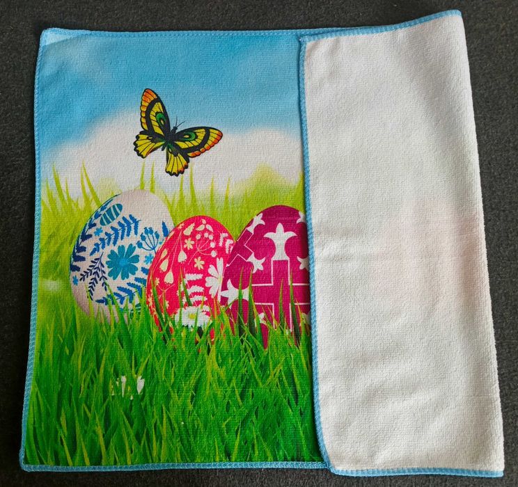 Mały kuchenny ręcznik z motywem świątecznym.