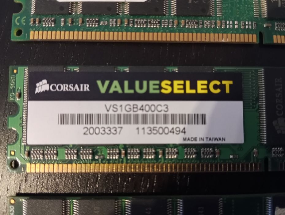 Lot of RAM Memory Modules, 1 GB Each64552760110851123