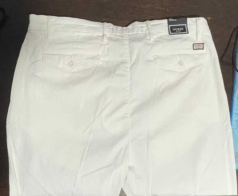 Calças da marca Guess ideais para o Verão!