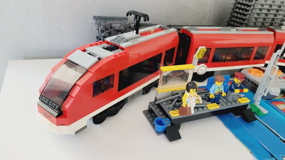 Klocki Lego 7938 Pociąg pasażerski