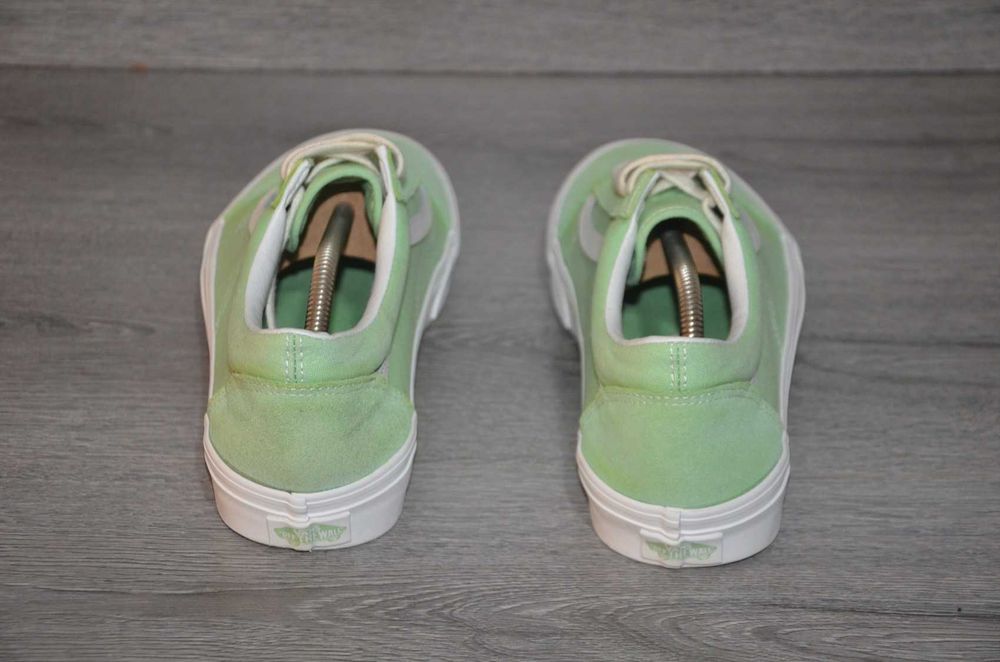 Продам кросівки замша Фірма VANS.