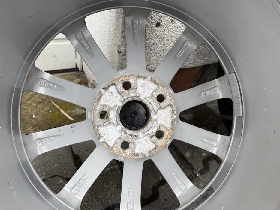 FELGI ALUMINIOWE VW 17″ z oponami wielosezonowymi Kleber