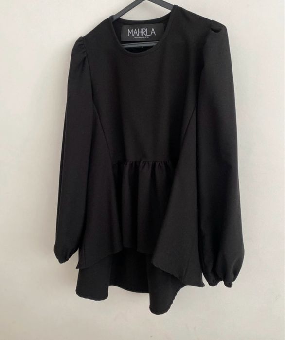 Blusa Mahrla, tamamho S/M, preta. Usada uma umica vez, esta nova