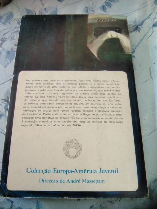 Perdidos à volta da lua