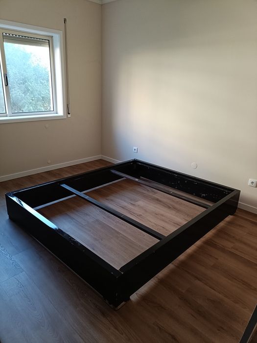 Cama de casal preta + Estrado