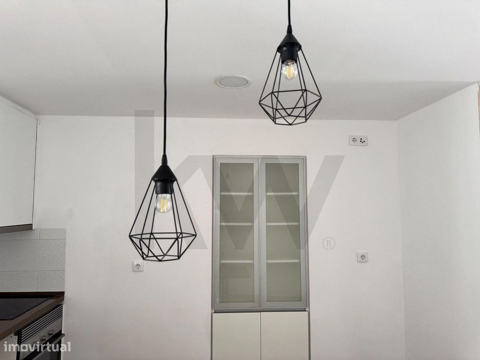 T1 remodelado para arrendamento em Paio Pires, com amplo terraço