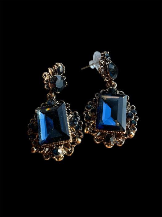 Joias: par de brincos azul com pedras brilhantes