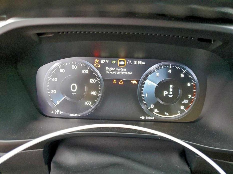 Volvo XC-40 R-Design