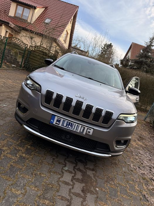 Samochód Jeep Cherokee