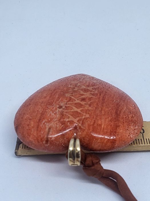 Кулон .подвеска коралловый