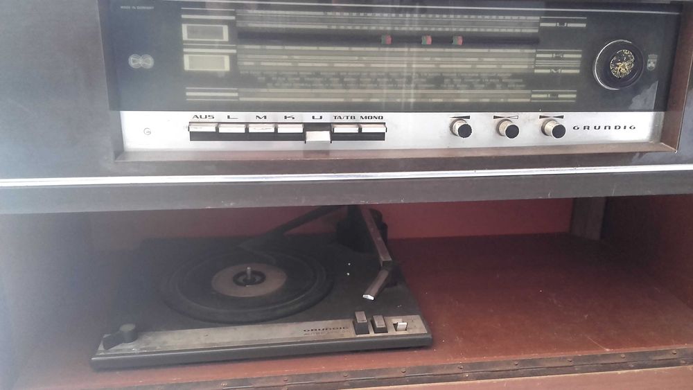movel rádio e gira-discos grundig