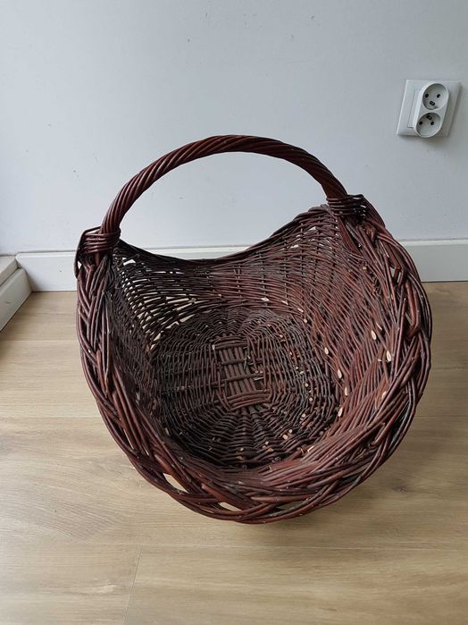 Wiklinowy kosz na drewno do kominka 58cm ciemny brąz