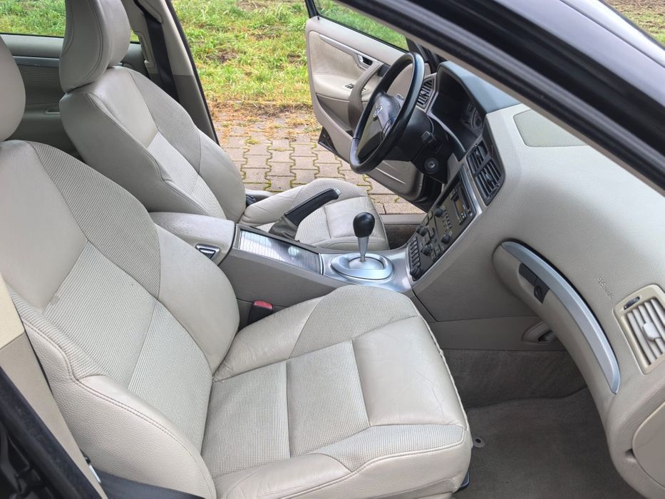 Volvo S60_2.4 Benzyna_260 tyś_Salon Polska_Mega Zadbane