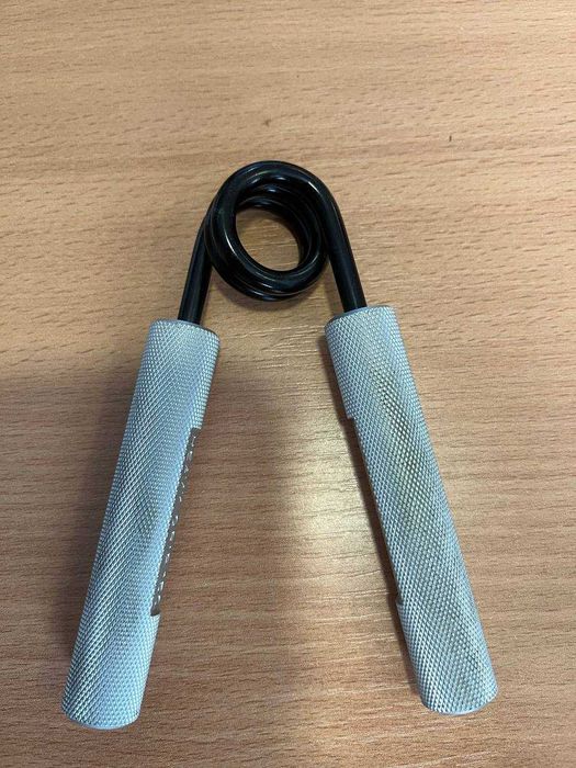 Еспандер кистьовий металевий ЯК НОВИЙ