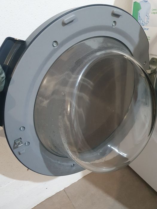 Maquina Lavar e Secar Roupa