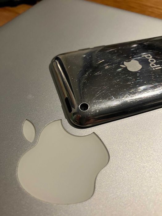 Apple iPod touch 4 / ЦАП Cirrus Logic \ Батарея до 40 год. музики