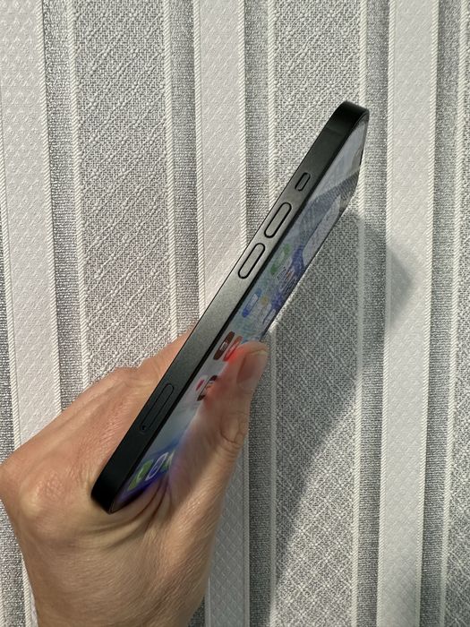 Apple iPhone 13 128 gb. Неверлок, акб 92%