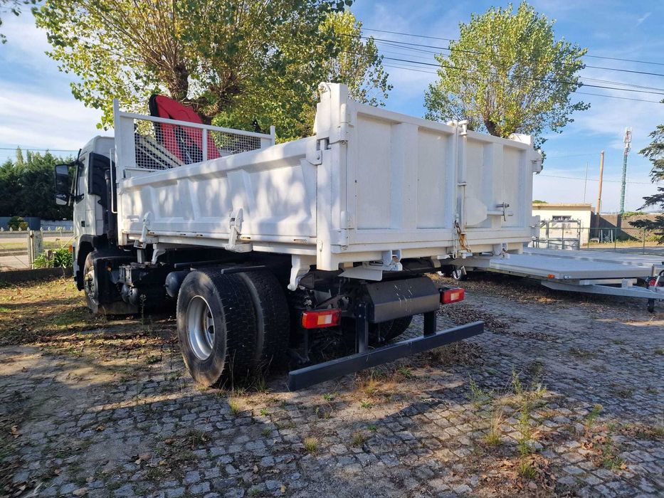 CAMIÃO VOLVO FM9 – 19T - 300cv – COM GRUA E BÁSCULA