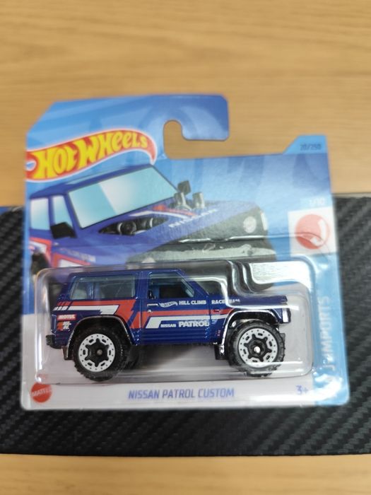 Hot Wheels do Nissan Patrol em azu