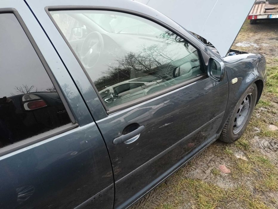 vw golf 4 bora wersja 5 drzwi LC7V