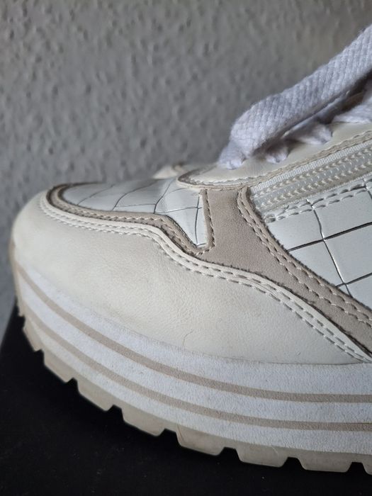 Tamaris lekkie sneakersy damskie 37