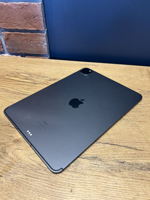 Apple M1 IPad Pro 3 CELLULAR 11 cali 128GB + klawiatura + etui