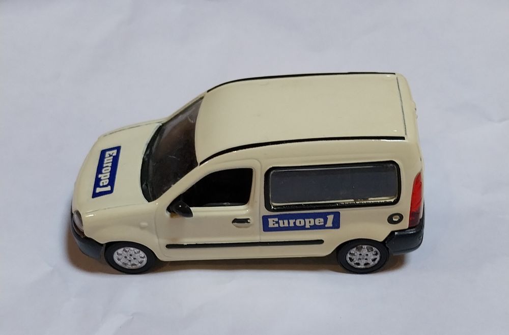 Miniatura em escala 1/43 Renault Kangoo