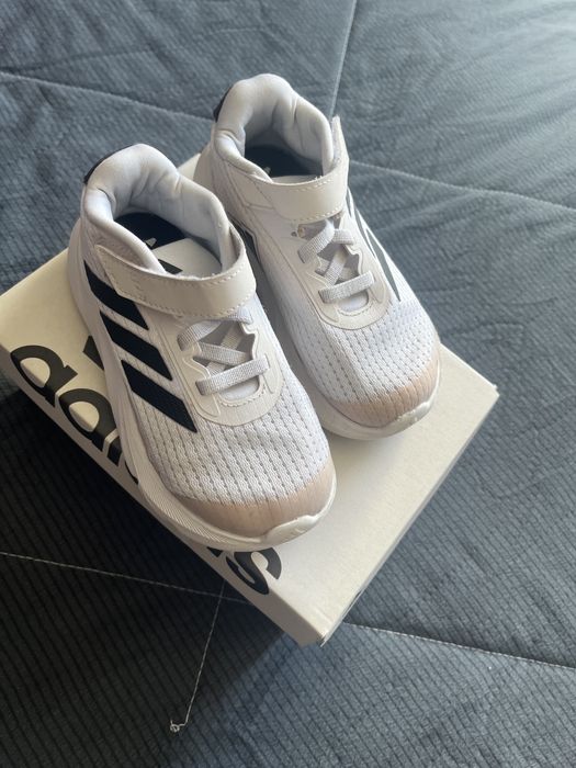 Дитячі кросівки adidas 25,5