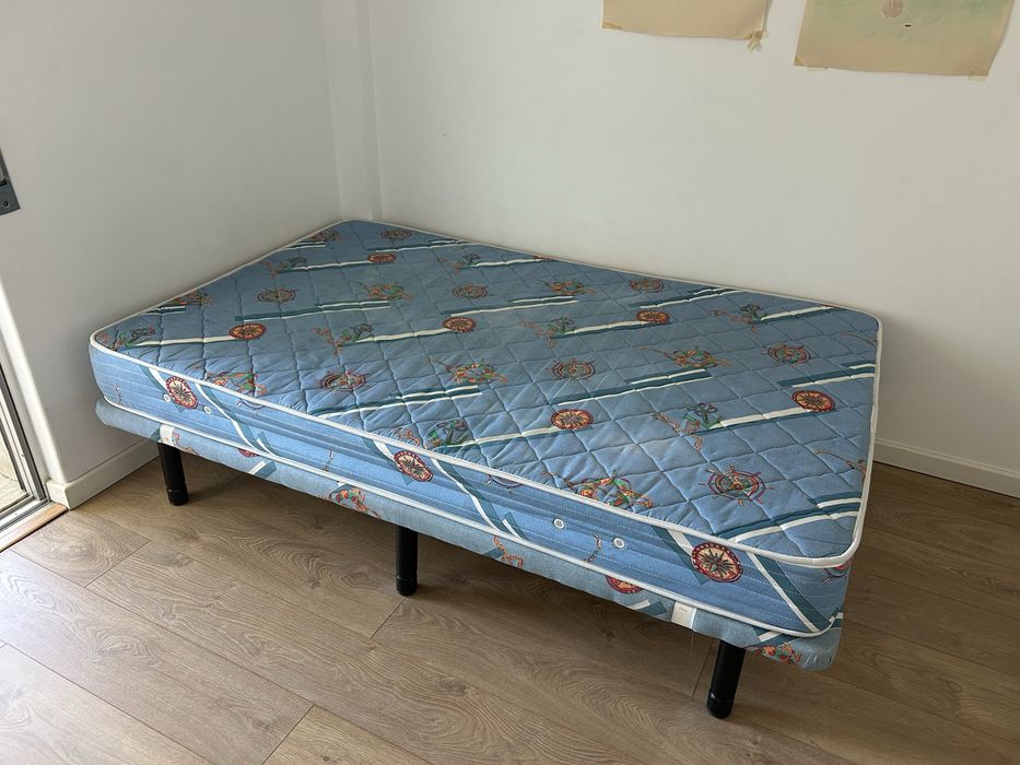 Cama sommier e colchão