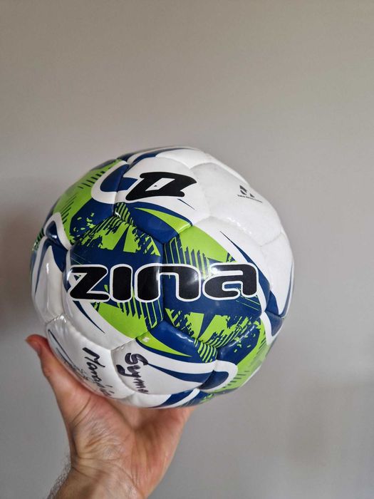 Nowa Piłka do nogi - Piłki Nożnej z podpisem Szymona Marciniaka