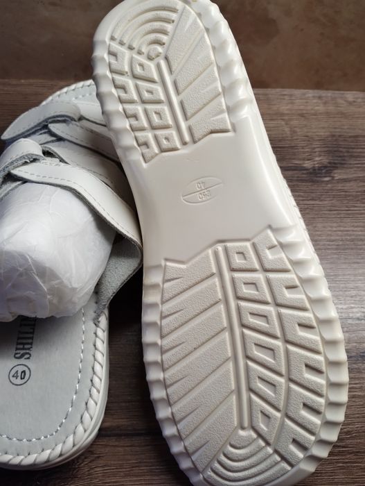 Женские шлёпанцы