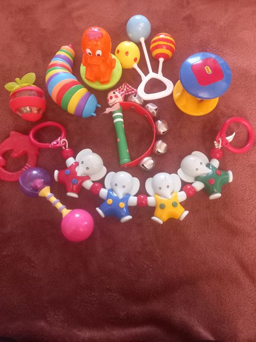 Дитячі іграшки для немовлят