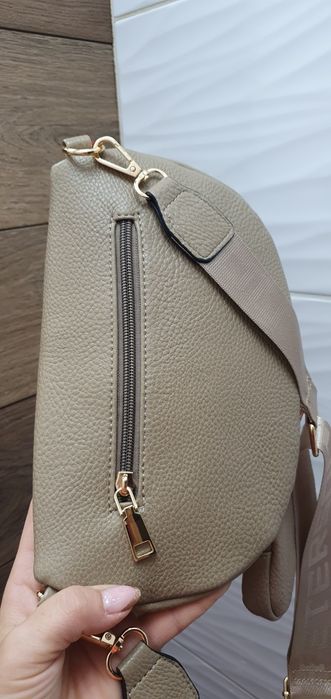 Beżowa nerka saszetka listonoszka miękka eco skóra