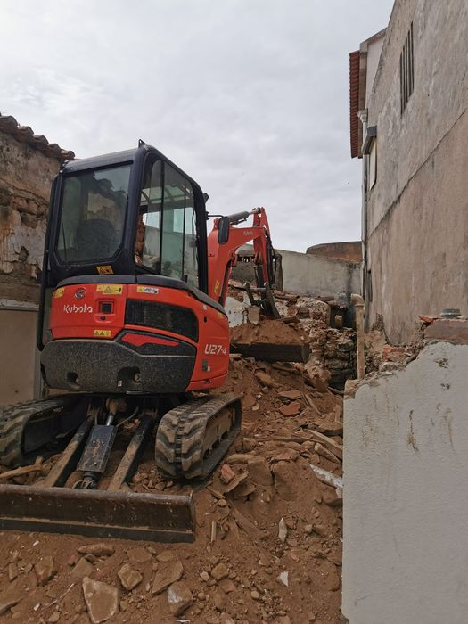 Aluguer de máquinas ,mini giratórias, retroescavadora, Bobcat