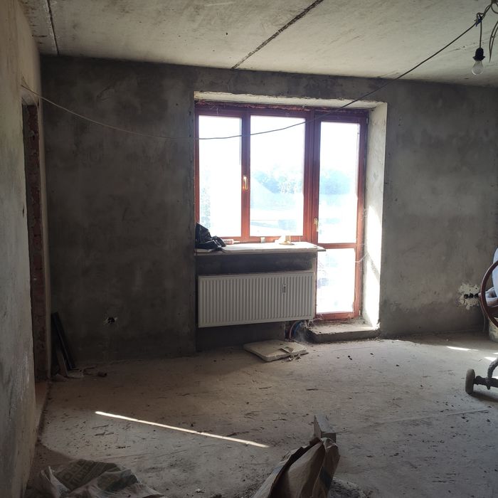 Продається 4-х кімнатна квартира 120м2, центр міста, 3 поверх, середин