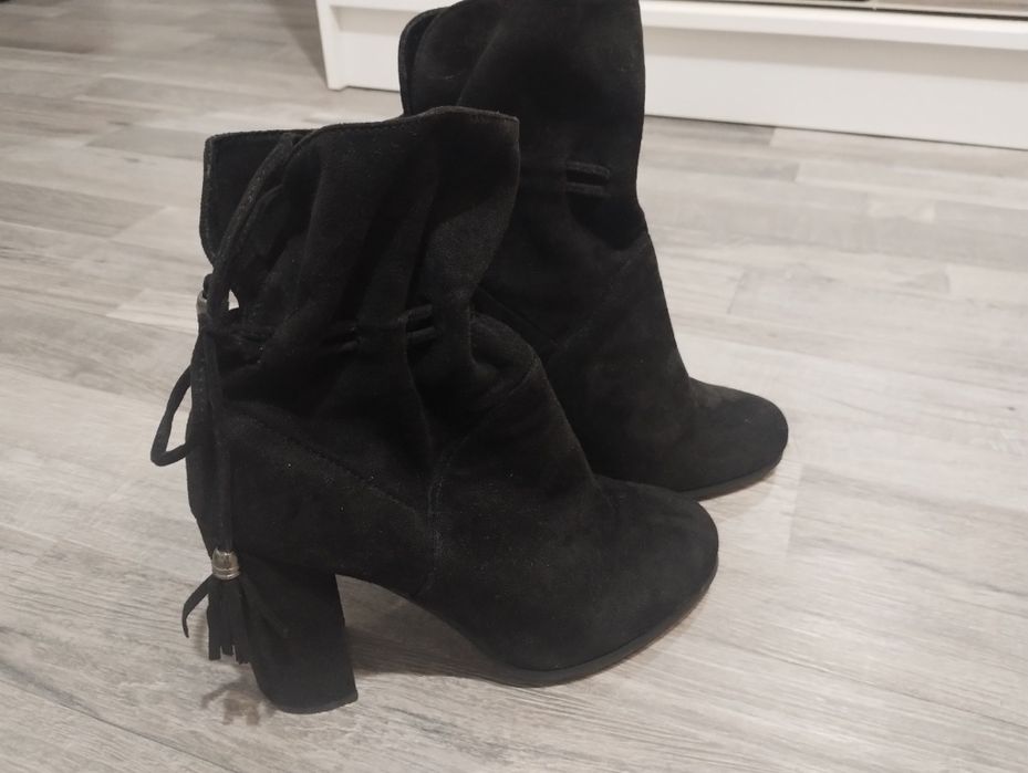 Botki Vices na słupku