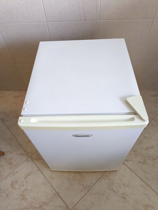 Mini Frigorífico  CONFOTTEC CF 90WE
