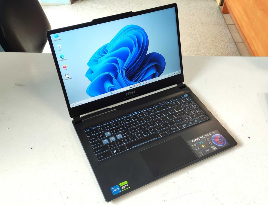 Laptop MSI Cyborg i5-12450H, 32GB DDR5, SSD 1TB NVMe, RTX 4050, 144Hz
